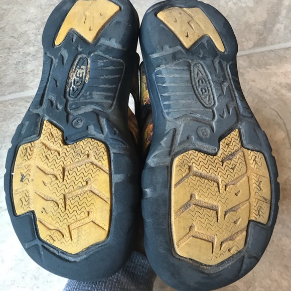 SOLD Lightweight  Keens - Picture 5 of 6